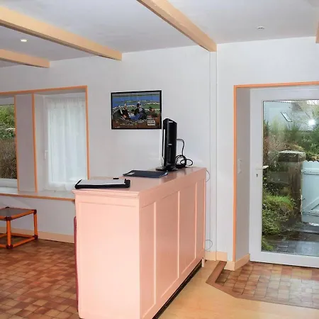 Maison Bretonne Avec Cour Fleurie, Wifi Et Velos A 1,4 Km Des Plages A - Fr-1-368-71 * Trébeurden